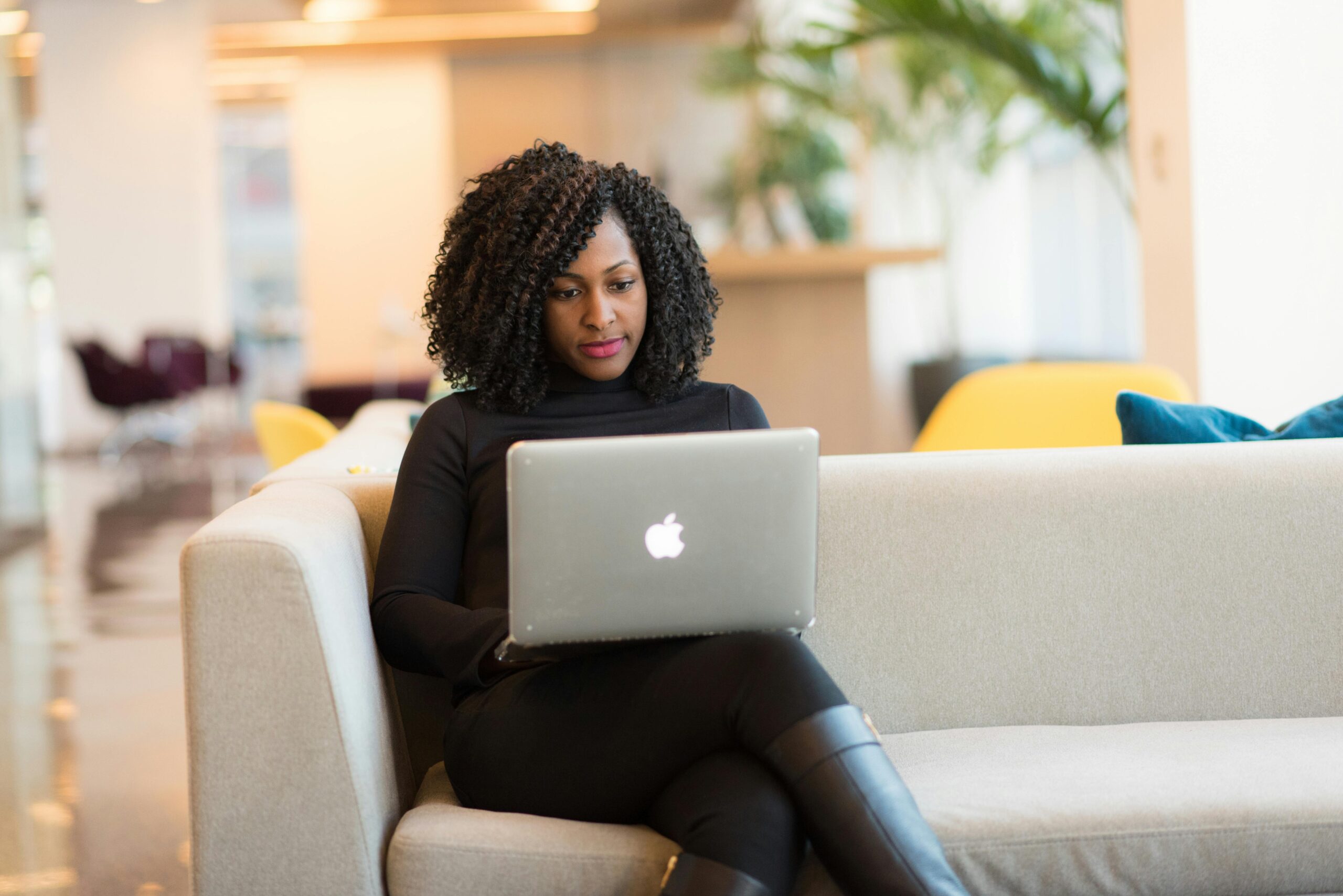 How Volunteer Management Software Boosts Nonprofit Efficiency