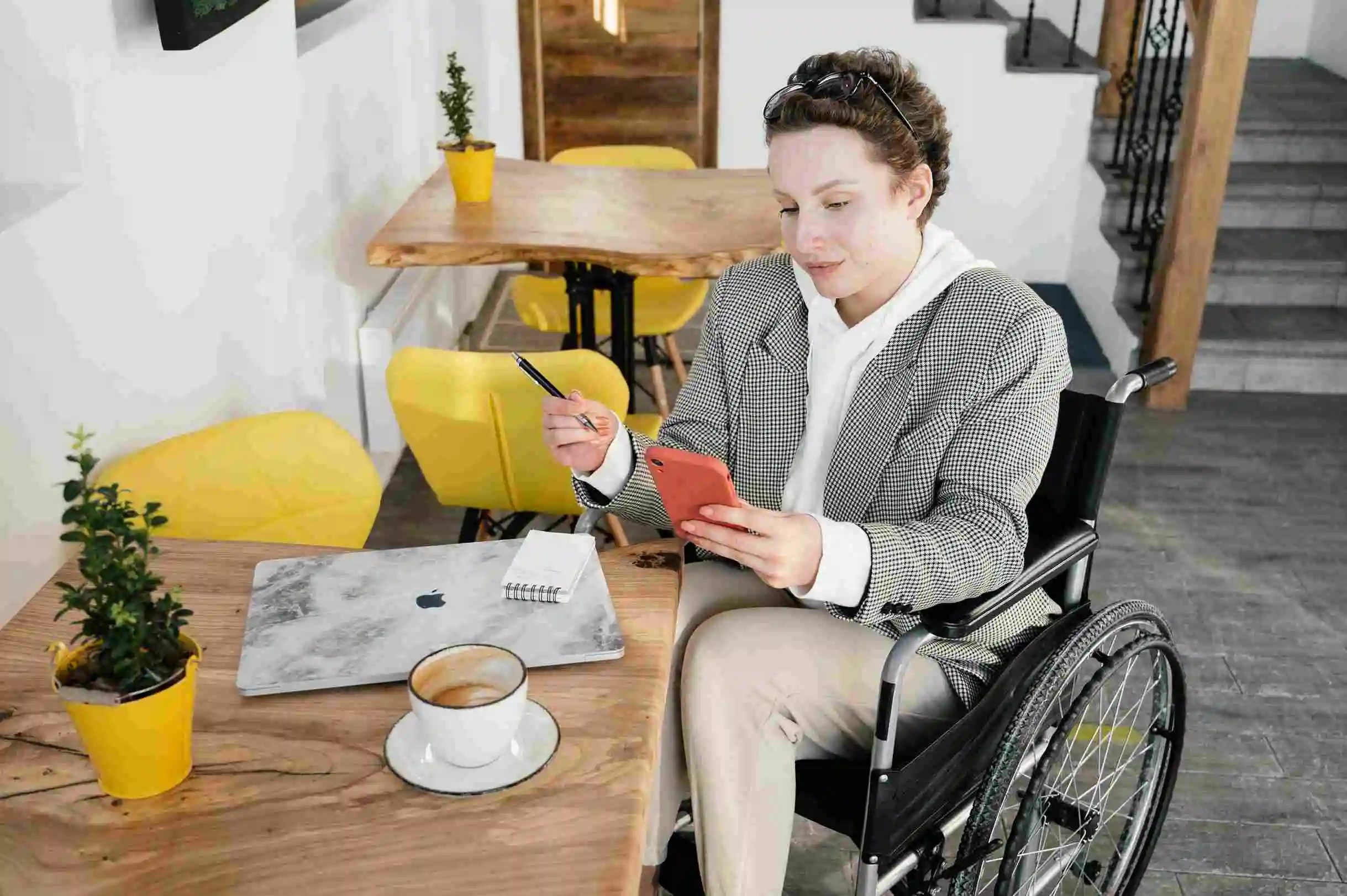 Using online, app-enabled software enables your team to work from anywhere, anytime. 